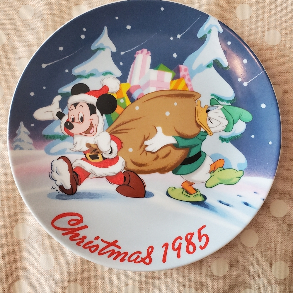 Collector plate by The Disney Collection